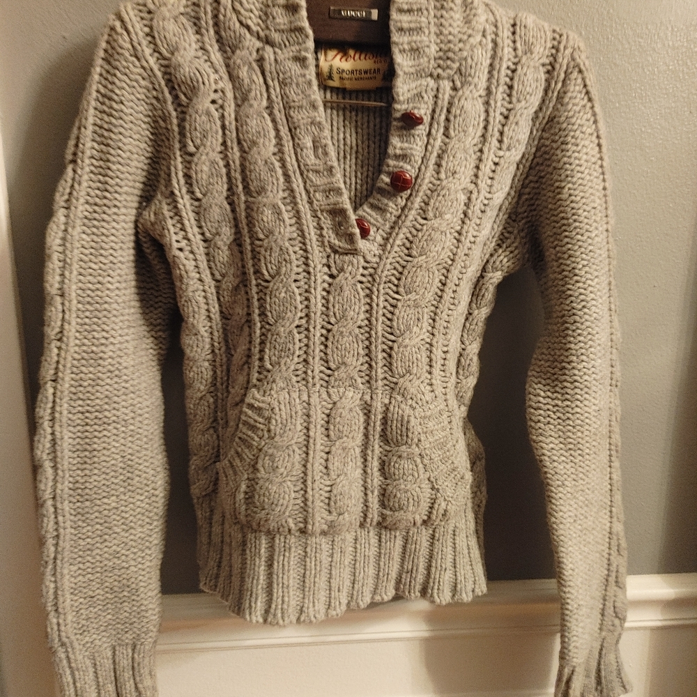 Woman's fleece sweatshirt
